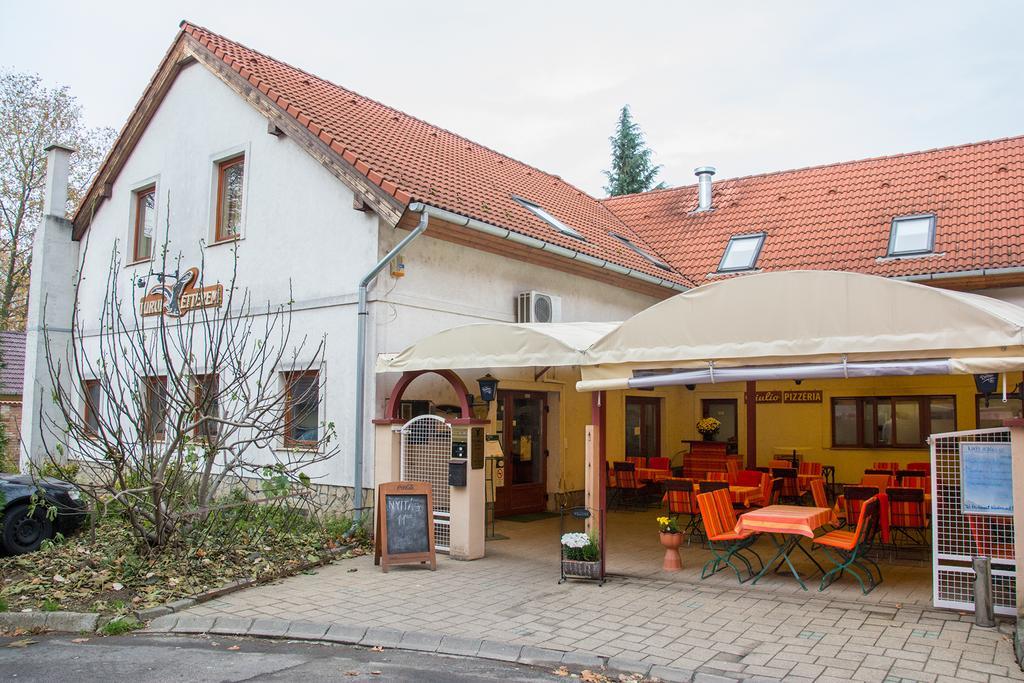 Hotel Turul Étterem és Panzió Kaposvár Exterior foto